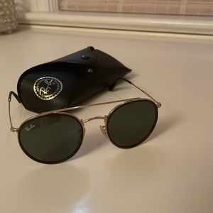 Round ray bans with case